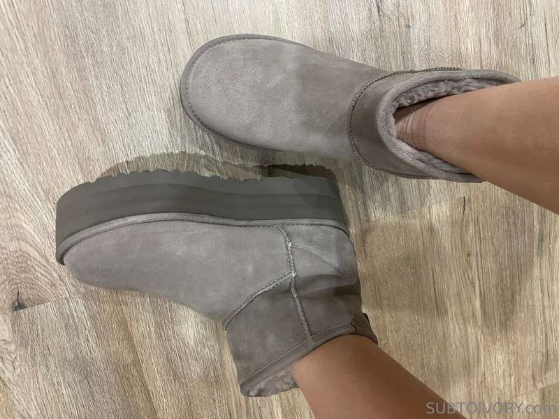 New uggs from a fan and I’m so in love with them 😍