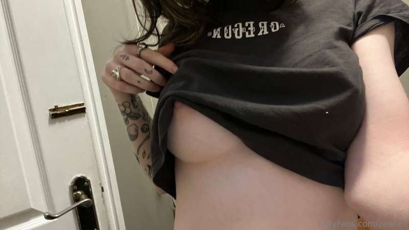 goth girl tiddies 6