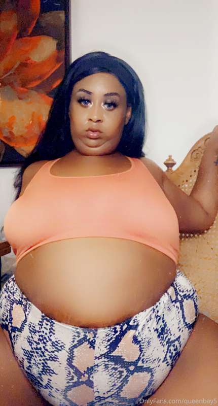 Looking nice & fat and jiggly 🤤🤤🤤