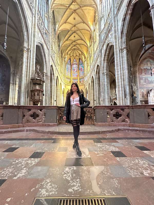 Habibi come to Prague 🇨🇿🇵🇰 Keep swiping to see my tiddies 🙈 .. 38