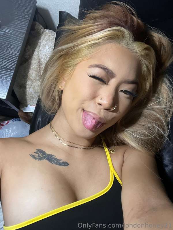 Who's not busy rn? hmu. 😜
