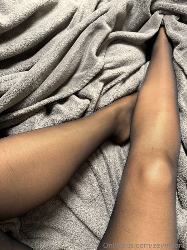 Staying in my comfy bed this evening 🥰 2