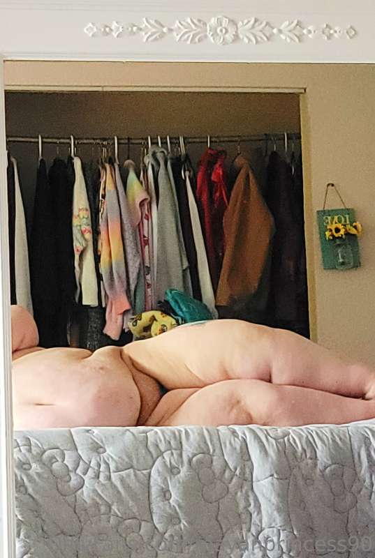Fupa appreciation post😌... I mean look at her, so happy and ..
