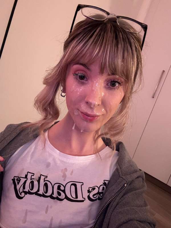 it’s the best day of the week… FACIAL FRIDAY!! 🥳💦hit ‘like’ .. 3
