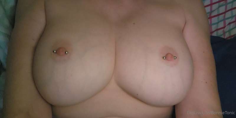 Close up pussy shot!