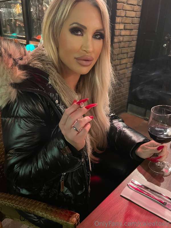 Time for Dinner & Wine😘 Happy Weekend!
