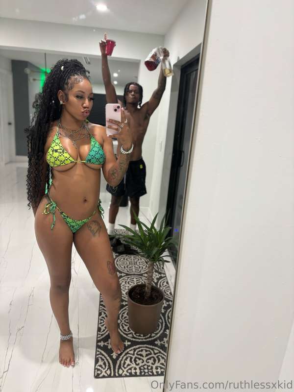 pretty lips came over & we had our own Mini pool party🥹🏝️❤️ .. 6