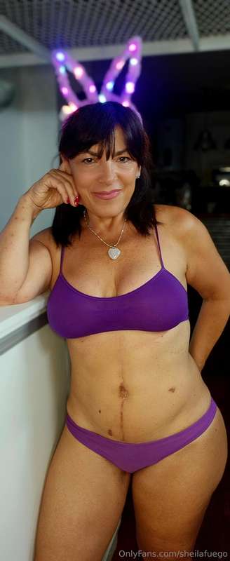 "This hot bunny has been alone for many hours and is very bo..