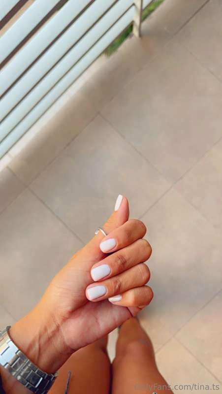 What's your favorite style when it comes to women's manicure..