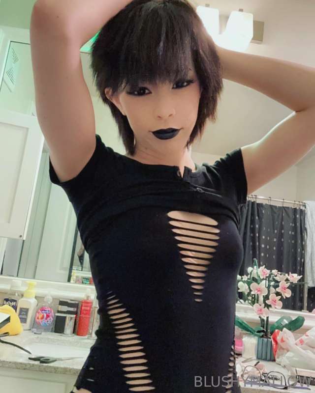 i am super proud of my mavis cosplay hopefully y’all like it.. 4