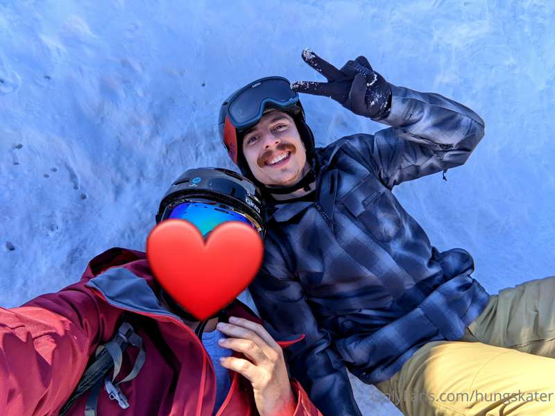 Went to the mountains to be a hung snowboarder for the weeke.. 2