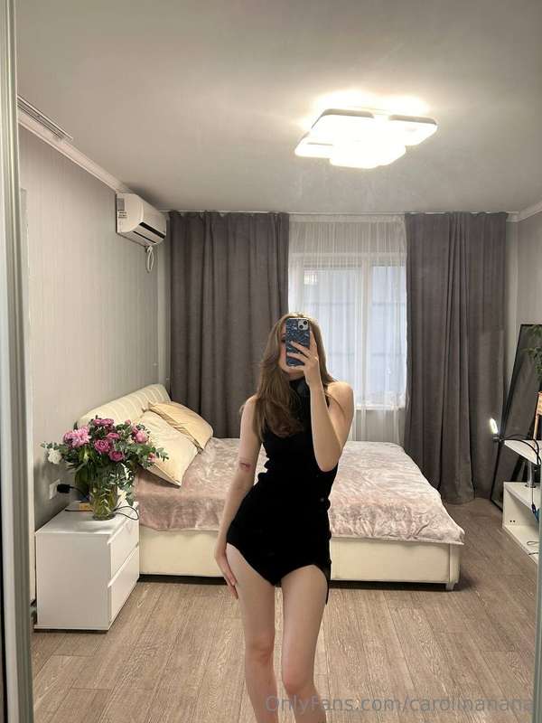 The way this dress’s triangular skirt shows off the length o..