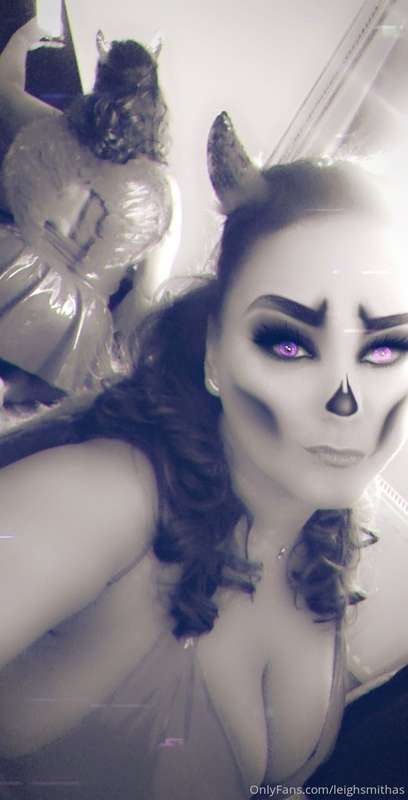 Leighsmithas - Onlyfans - 31 Oct, 2021