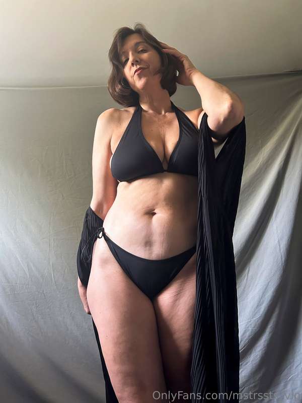 One last trip to the pool this summer? I've got a spicy stor.. 3