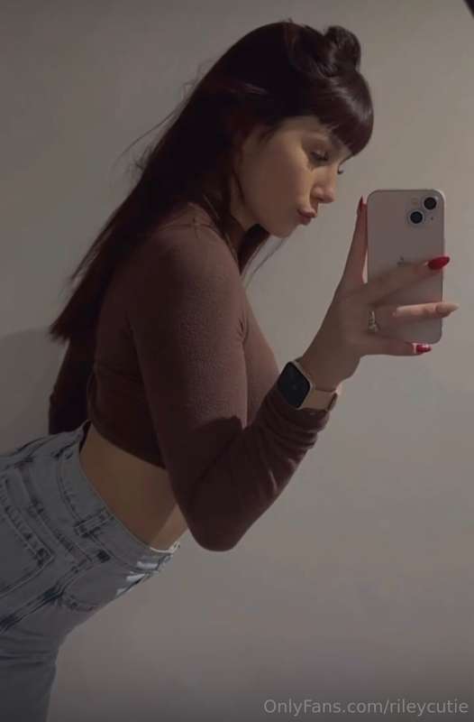 Rileycutie - Onlyfans - 07 Apr, 2025