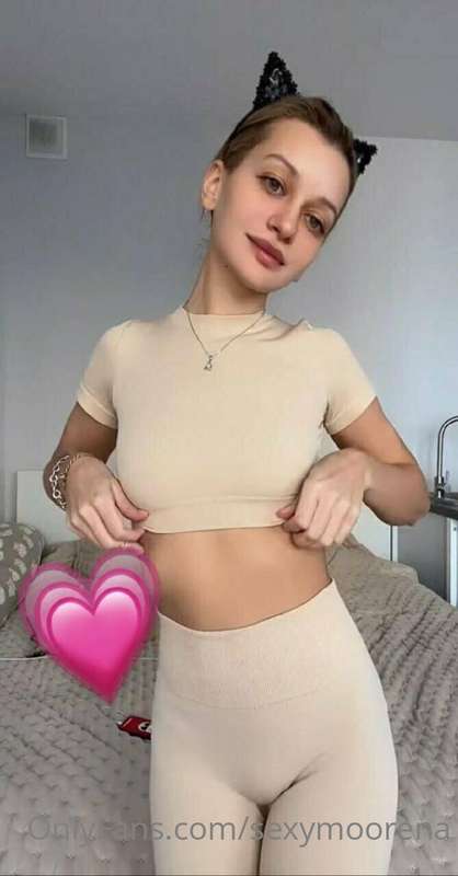Petite baby @slavasexycat is here to make your night better😘..