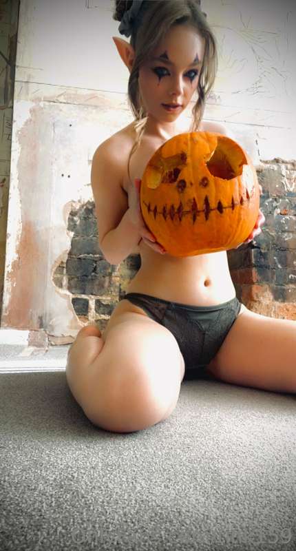 Pumpkin carving 🥰 4