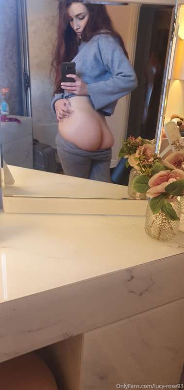 Do you prefer ass or tits?? 😜 1
