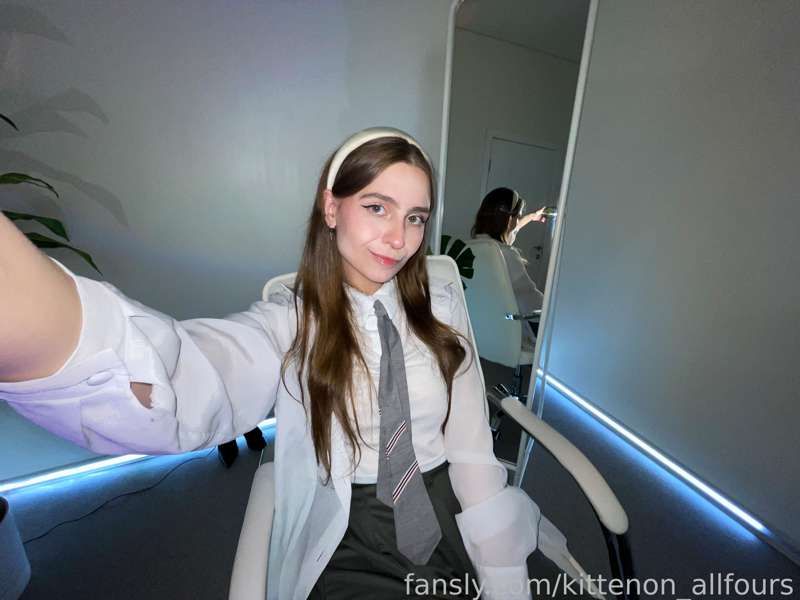 Kittenon_Allfours - Fansly - 03 Dec, 2022