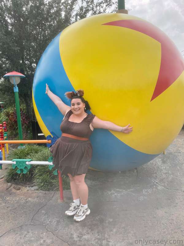 The fattest place on earth 🧸🛸 🐻🤎 Not pictured, me and Mando .. 1
