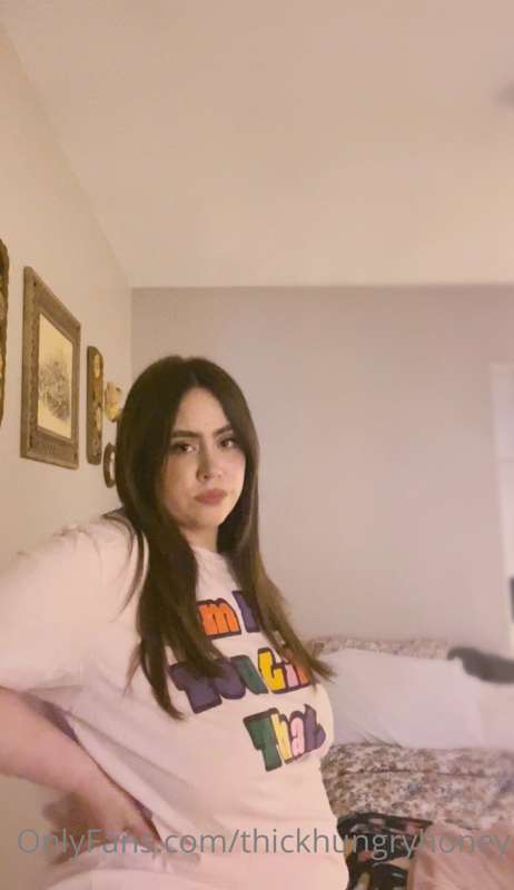 I’m fat and you like that 🐷

My hips are huge. My belly is h.. 2