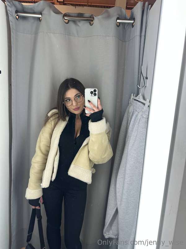 I love weekends❤️ I can spend all day shopping and not buy a..