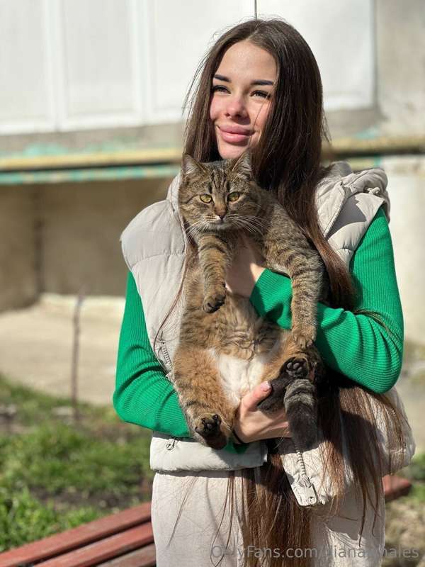 🐈‍⬛ I stumbled upon my old photo completely by accident toda..