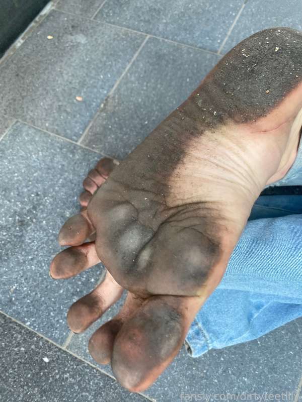 Dirtyfeetlily - Fansly - 03 May, 2025 4