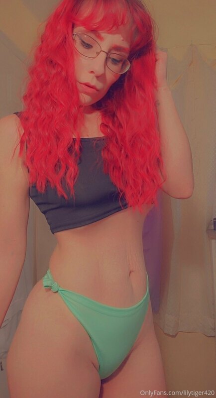 Daily dose of dancing haha and new outfits I got :) 3