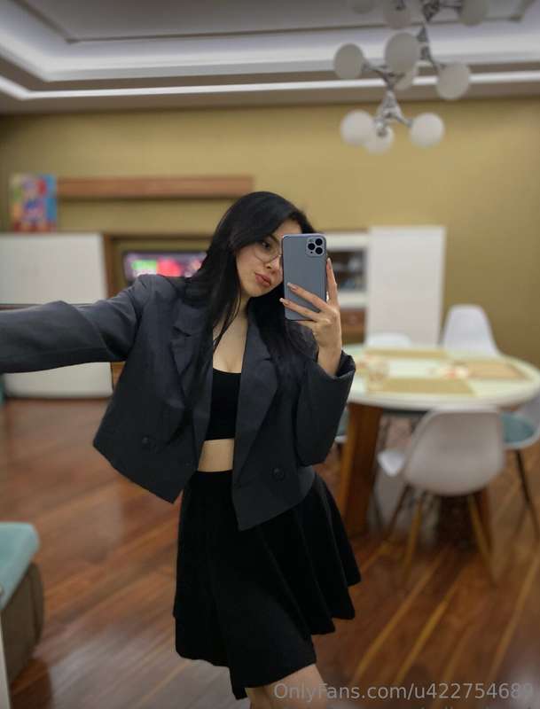 Do you like my more formal look?🤓