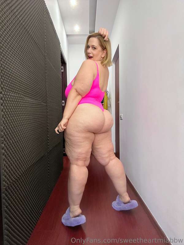 I just cant get enough of this bodysuit i have it in 3 color.. 9