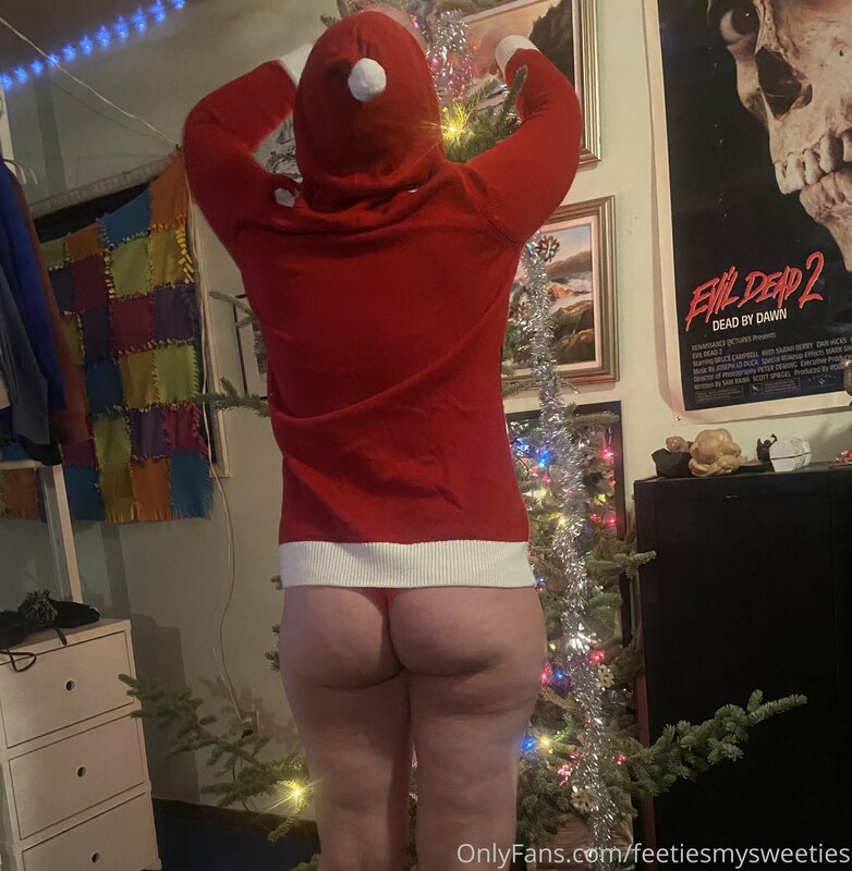 Mrs Claus is a Ho Ho Ho this year, just in time for the fest.. 6