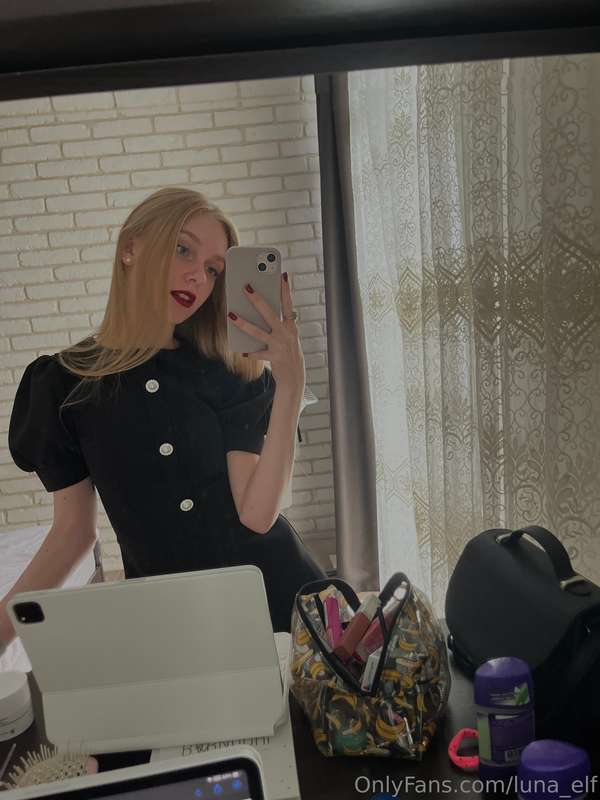 The mood is to be elegant today. Does it suit me?💘