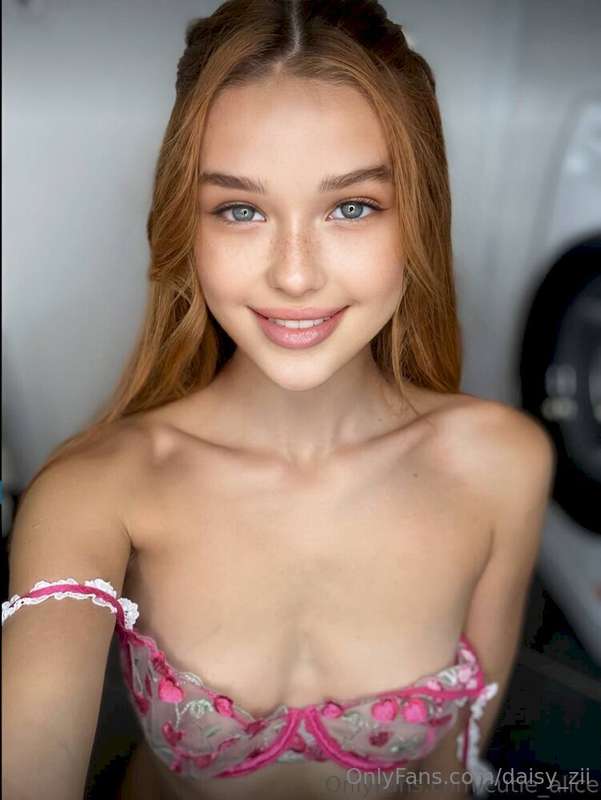 SEXY BAE @cutie_alice IS CRAZY NYMPHOMANIAC🤤 SHE LOVES TO PL..