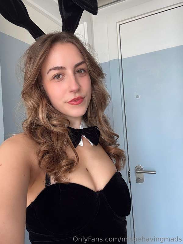 Do I look cute in my costume? Happy Easter Sunday 💛