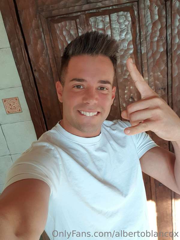 Ya se acaba el año 🥵 con quien te gustaria verme 🤔!!

Dm🟢!!
..
