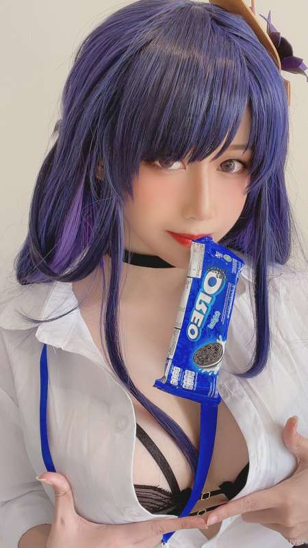 I'm posting again and it's a few free office lady Baal pics .. 7