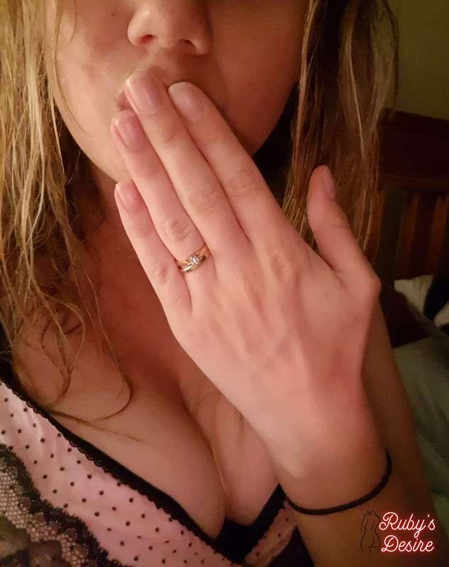 Blowing you a kiss 😘 and giving you a perfect view of all th.. 1