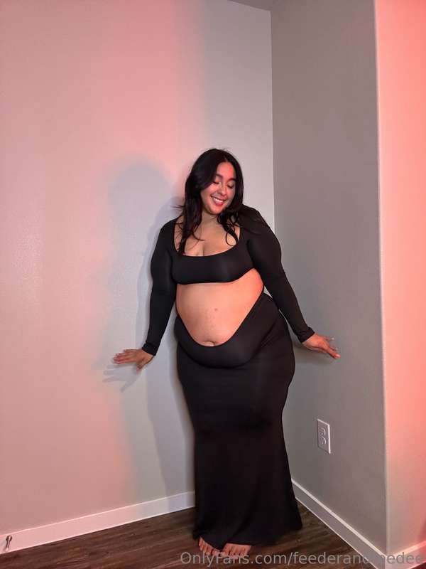 A perfect dress for someone who fills thier gut 24/7 AKA me 1