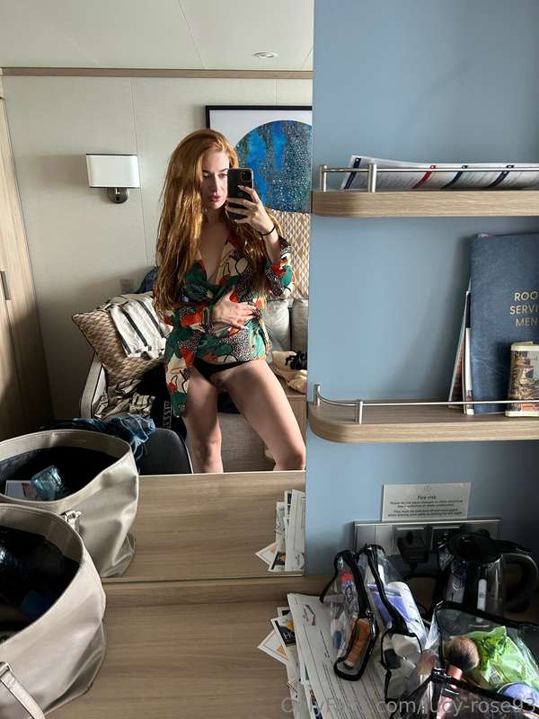 Side pussy flash 😉