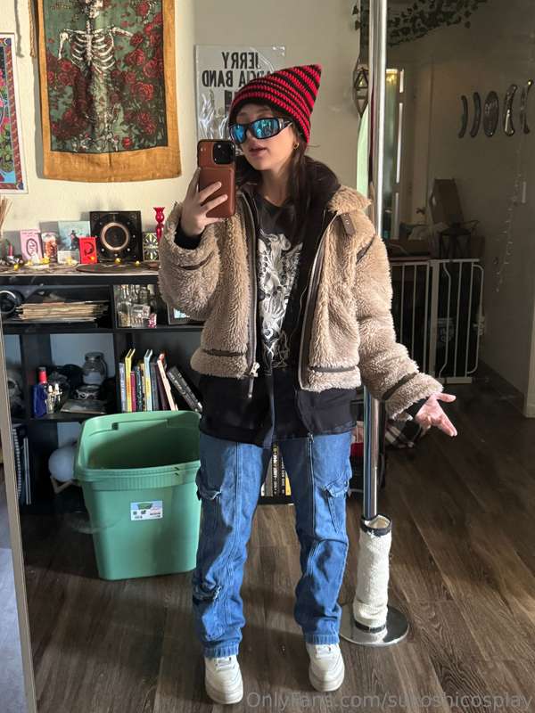 so I have many cosplays coming in and I’m stoked to do some .. 1