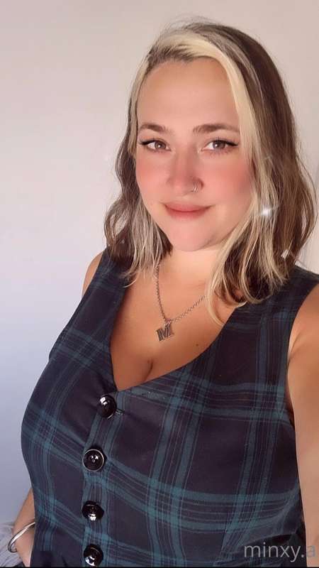 Keep scrolling to undress me and see my boobs bounce hard 🤩🤤