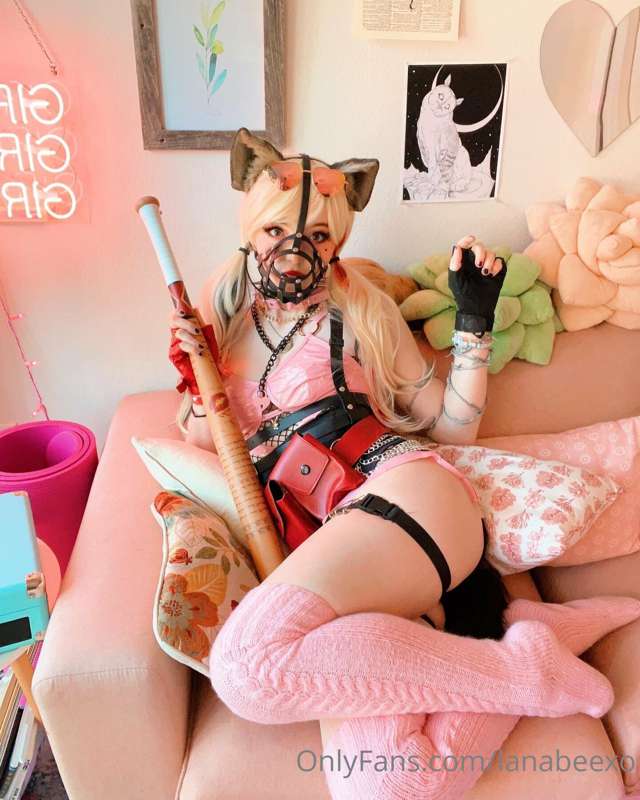Absolutely love this Harley Quinn cosplay 💕♦️♠️💋 what do you.. 12