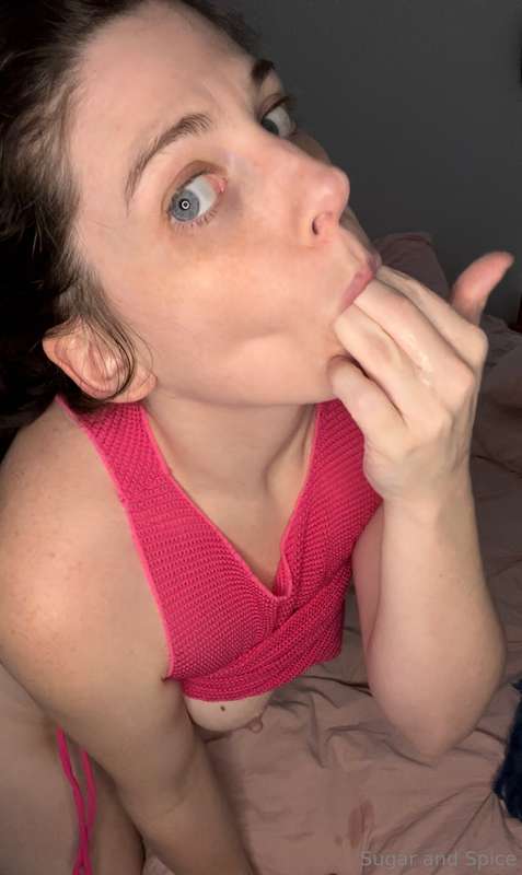 Sucking daddy’s cum off my fingers 🤤