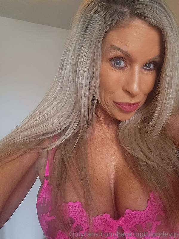 Hottttt pink humpday 😘😘😊 4