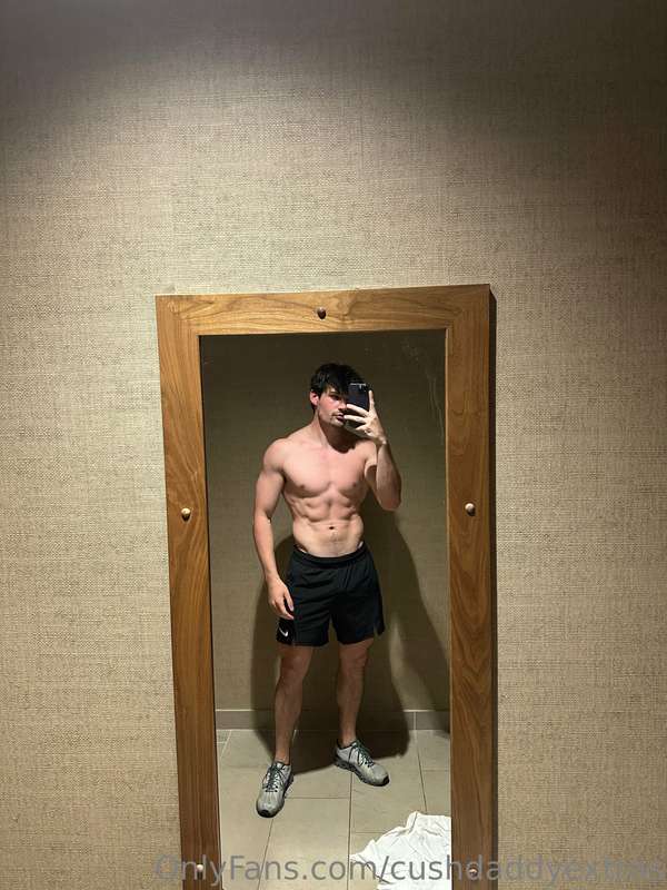 Just me, my reflection, and a little trouble 😈