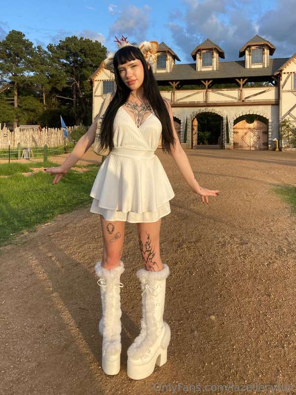 Like this if you think you could handle this wild deer ♡´･ᴗ･..