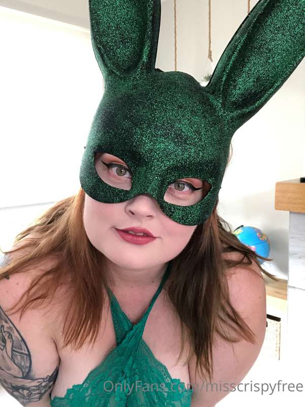 My first naughty livestream is happening on @misscrispy this..