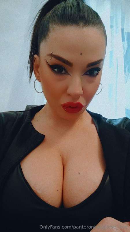 Chi ha voglia della buonanotte?😏Onlyfans.com/panteronapuglie..