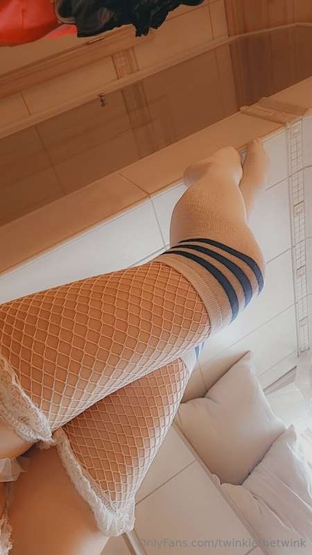 Hope you like my new outfits 👉👈 they're not slutty at all :3 28